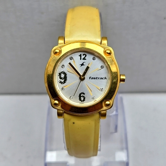Womens Vintage Fastrack Titan Gold Tone Yellow 6027YEC India Watch New Battery - Picture 1 of 11
